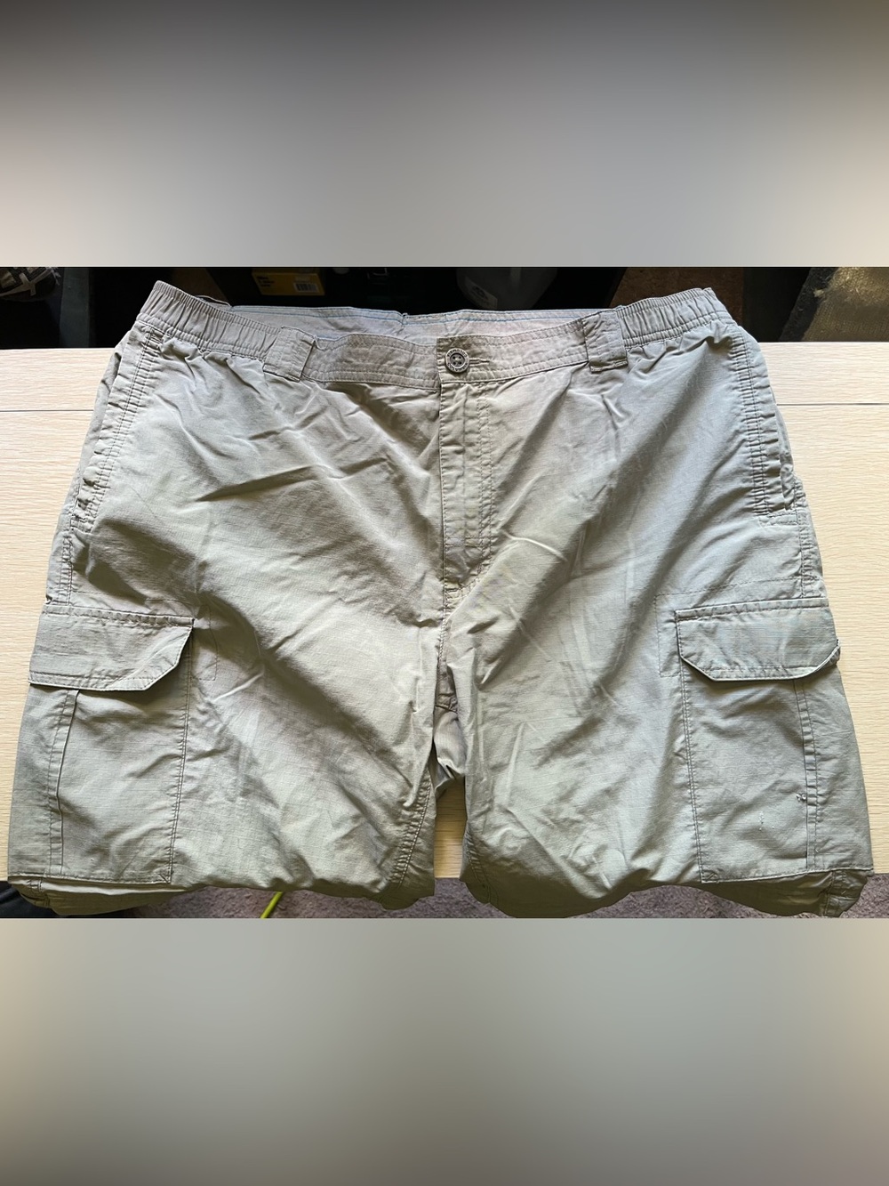 Columbia Men's Cargo Shorts in Light Khaki - Casual Utility Style